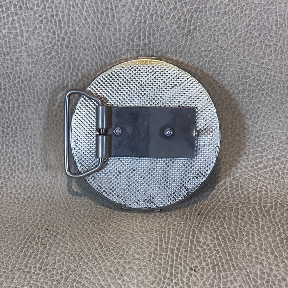 Vintage Belt Buckle Compact - Picture 3 of 3